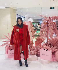 买一件红色羊羔绒大衣,保准你slay全场好嘛!