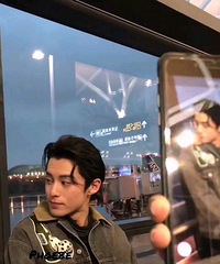 路人镜头下的最帅男明星是他?