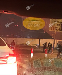 登云路和学院北路,面包车和电动车刮擦,注意安全啊