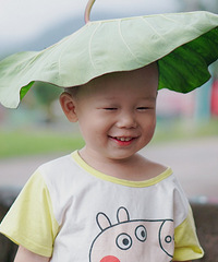为娘也是佩服,凡是能往头上放的他都不介意戴起来!