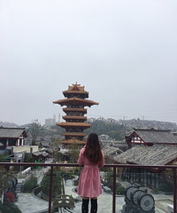 找个有趣的人,一起看细水常流