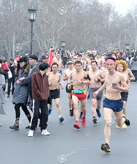 又是一年西湖光猪跑!杭州跑友们冲鸭!