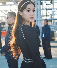 原来女神欧阳娜娜也对自己五官不满意,不过网友感叹已经够