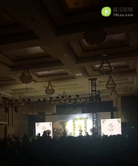 对于结婚这件事自己嘴上说不着急 其实现场看到还真有感触