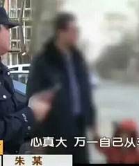 男子当街将男童塞进汽车后备箱!警察火速救援,发现…