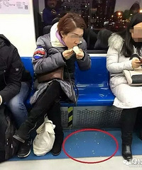 “地铁凤爪女“转战北京吃萨琪玛,已被行拘!漂亮!