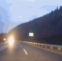 女司机跟着导航走,一路逆行上高速!当导航是什么了啊
