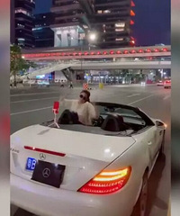姑娘把豪车停路边拍抖音,“玩得开心吗?”@深圳交警的操作亮了