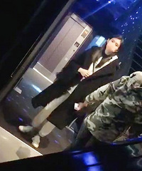 何猷君奚梦瑶香港机场被偶遇 两人同框吻别画风超甜