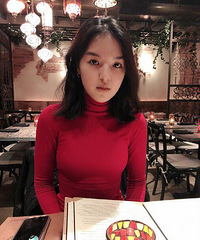 李咏16岁女儿考驾照一次过 被妈妈哈文称“女神”