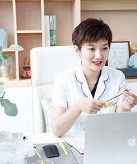 成都整形医生刘晶介绍:割双眼皮后遗症有什么?