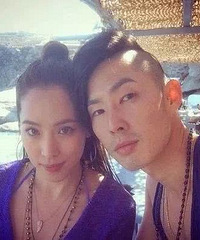 吴建豪人生经历太心酸,爸爸逃亡美国被通缉,妈妈诈骗如今又离