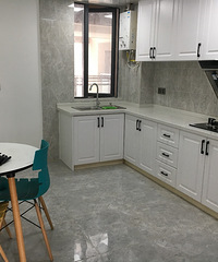 信义坊墨香苑 两室一厅 本来自己住的 先出租两年 4000能谈得