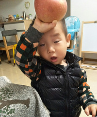 翻了一下手机,想找出张儿子睁眼的照片好难!