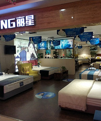我都被弄湖涂了,帮我看看这个是全实木,还是贴皮家具?