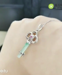 红宝石翡翠小钥匙挂件喜欢的朋友可以关注我