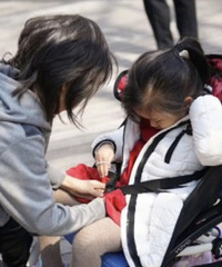 孙俪晒等等小花兄妹合照,哥哥给妹妹系安全带超暖