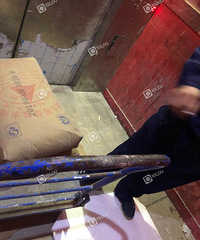 我是装修公司的,物业每次都跟我“要”两包水泥,吃不消了