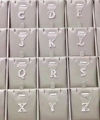 ��ĸ����