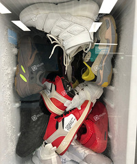 今天万象城的地铁口是行为艺术吗?冰箱里冻了很多东西