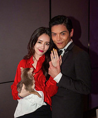郭碧婷订婚戒指570万£¡够苏大强买一套房了£¡戴着重不