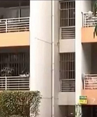 ¡°请爸爸原谅我¡±4岁男孩被妈妈男友暴打£¬撕心裂肺地求饶
