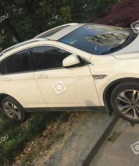 看着来气!没?#28404;?#23601;能把车这样停了?