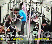 龌龊!地铁上,已婚男2次向漂亮女生索要微信,被拒后他竟然……