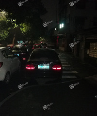 杭州一老小区晚上?#28404;?#32039;张,这些车子没?#28404;?#21482;好乱停放