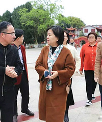 53岁“鞠萍姐姐”近照曝光 是你的童年记忆吗?