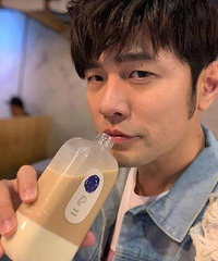 周杰伦怕太瘦了歌迷认不出,赶紧喝个奶茶增增肥