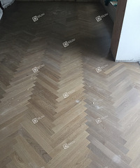 请楼友们告诉我这是不是同一种颜色的地板£¿强迫症不能忍啊£¡
