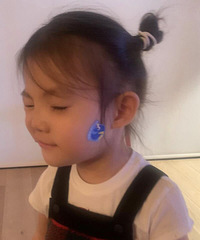 陈冠希女儿扎小辫£¬?#35775;?#24324;眼又噘嘴£¬可爱炸