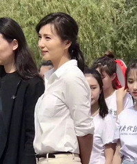 39岁“万人迷”上热搜,气质比18岁少女还好!
