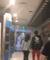 这两位,有事儿吗?