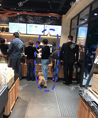 遛狗不拉绳£¬还遛进了面包店£¡