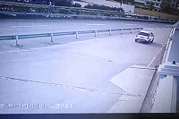 爸妈上完厕所开车就跑!7岁男孩高速上拔腿狂追…忍不住哈哈哈