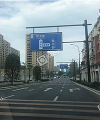 城中街与蟠龙路口减速带成噪音源