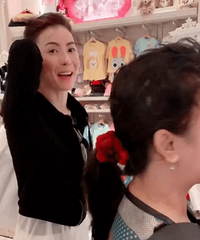 张柏芝带儿子买玩具£¬路人镜头下的颜好能打