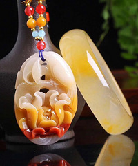 【珍藏品】精品黄龙玉手镯花鸟富贵吊坠套装