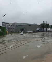 �ⳡ���µ��������ۣ���·С·��������ˮ