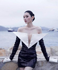 一亮相戛纳 身材和衣品都回来了 果然土味是未婚夫的锅