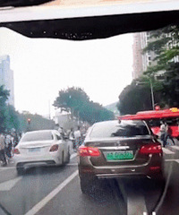 ����һ�γ������������Ⱥ��13�����ˣ�Ů˾�����������ƣ�