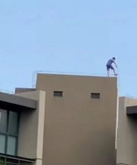 ��Ƶ���գ�7��Сѧ��32¥��̨������ȥ��ģ�⡰�Լ�����Ϸ