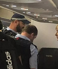 �ɻ��ϣ������Լ��ز����ﲻ��������󣬿ճ�ֻ�ܰ��Ų��ˡ�