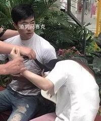 Ů�����У�Ů��ȴ��С���������Σ�����ĸ�������أ�