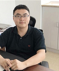 财务总监小伙不烟酒,是成熟幽默型