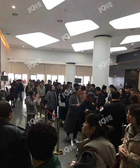 办个人才居住证没想到要排这么长的队伍!为了小孩子上学吗?