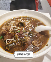 标价25元的牛肉面,一个女人都吃不饱