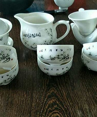 有没有人想领花盆,茶具,多肉哒,顺带赚点早餐钱哒,有的扣1